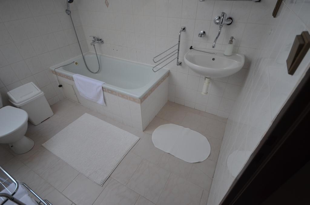 Villa Zerotin Penzion Bed & Breakfast Velke Losiny Luaran gambar