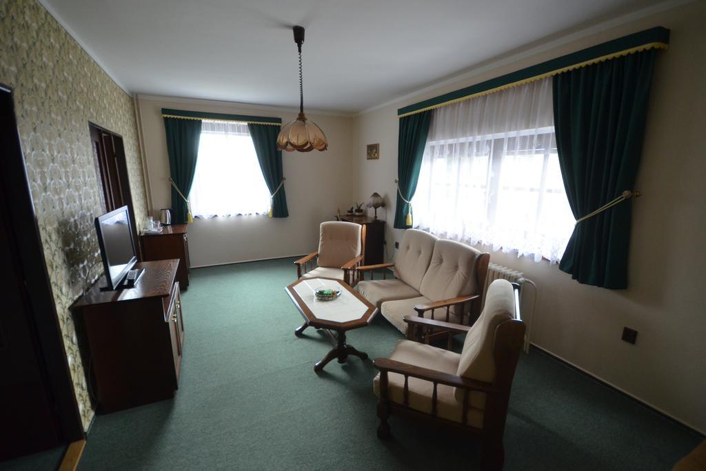 Villa Zerotin Penzion Bed & Breakfast Velke Losiny Luaran gambar