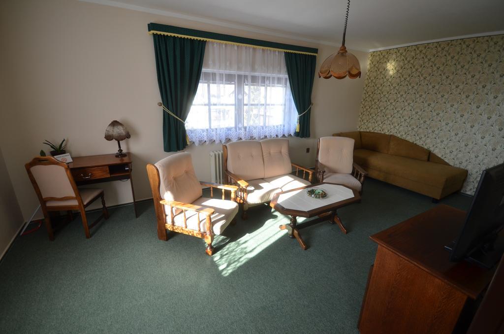 Villa Zerotin Penzion Bed & Breakfast Velke Losiny Luaran gambar