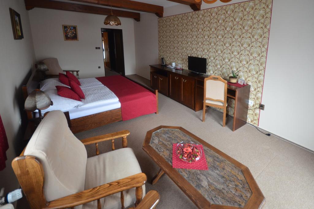 Villa Zerotin Penzion Bed & Breakfast Velke Losiny Luaran gambar