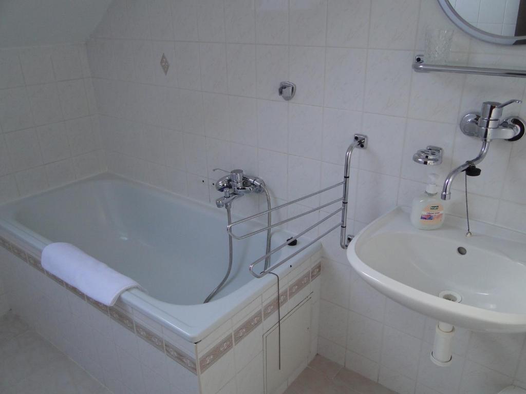 Villa Zerotin Penzion Bed & Breakfast Velke Losiny Bilik gambar